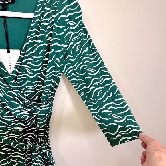 NWT 41 Hawthorn Women’s Belted Wrap Dress Green and White Print Size Small - Picture 7 of 14
